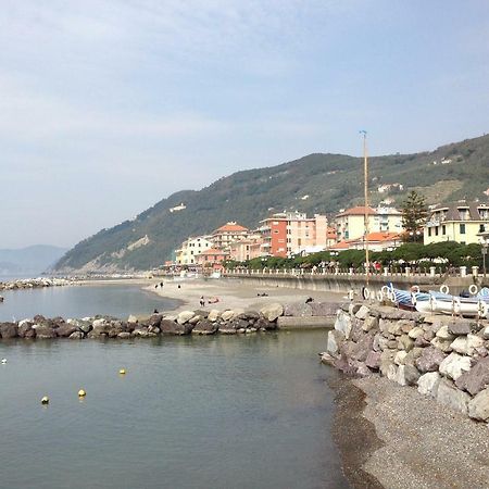Il Nido Della Rondine Bed & Breakfast Leivi Exterior foto