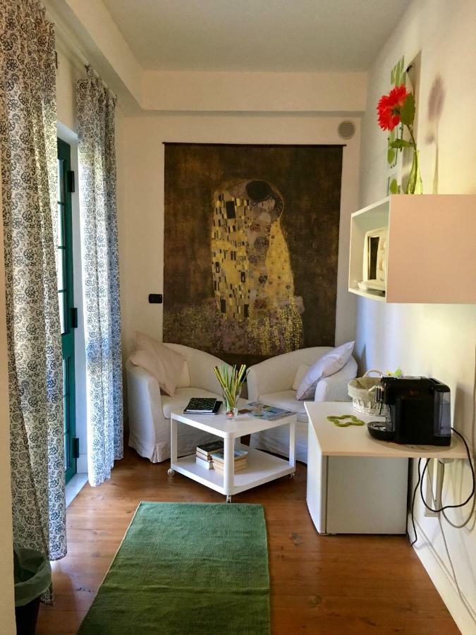 Il Nido Della Rondine Bed & Breakfast Leivi Exterior foto